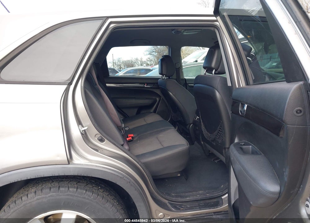2011 KIA SORENTO LX VIN: 5XYKTCA1XBG071051