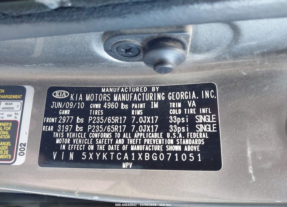 2011 KIA SORENTO LX VIN: 5XYKTCA1XBG071051
