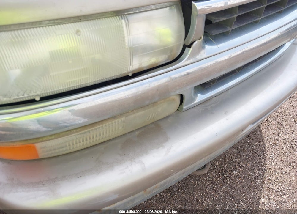 2000 CHEVROLET TAHOE ALL NEW LT VIN: 1GNEK13T0YJ145676