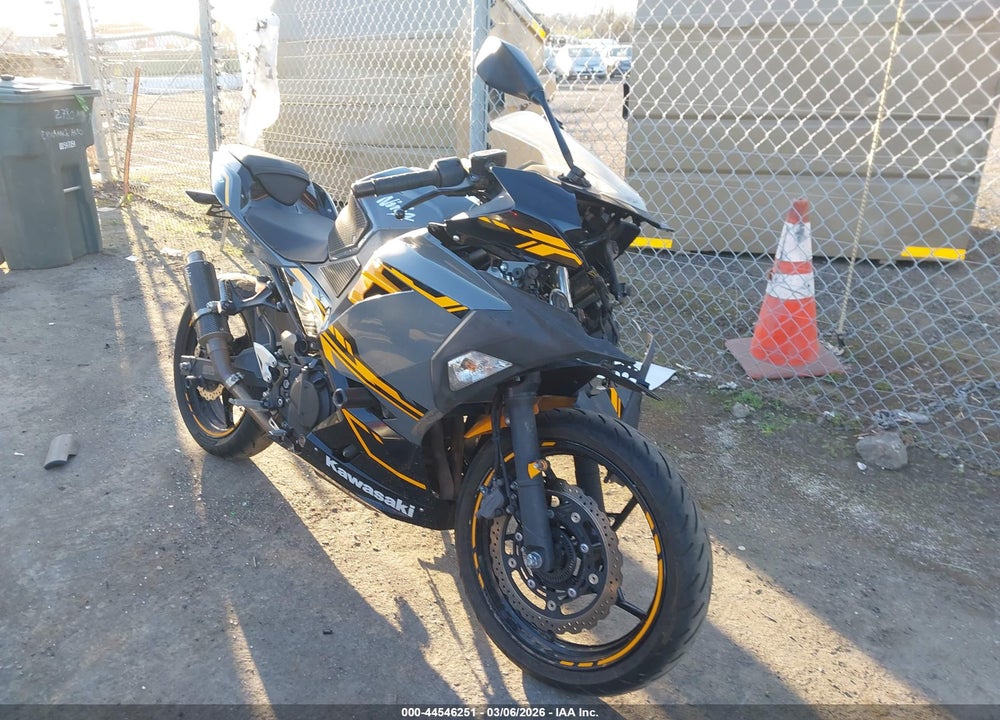 2018 KAWASAKI EX400 VIN: JKAEXKG15JDA03978