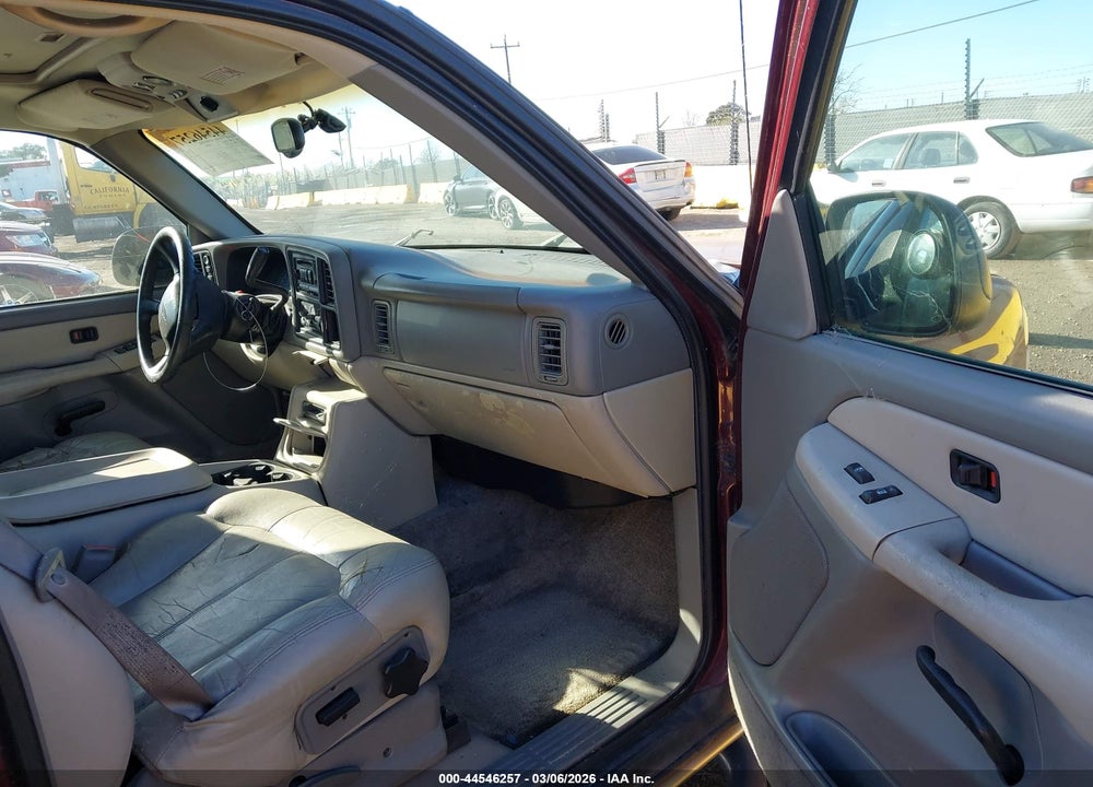 2000 CHEVROLET TAHOE ALL NEW LS VIN: 1GNEK13T7YJ137770