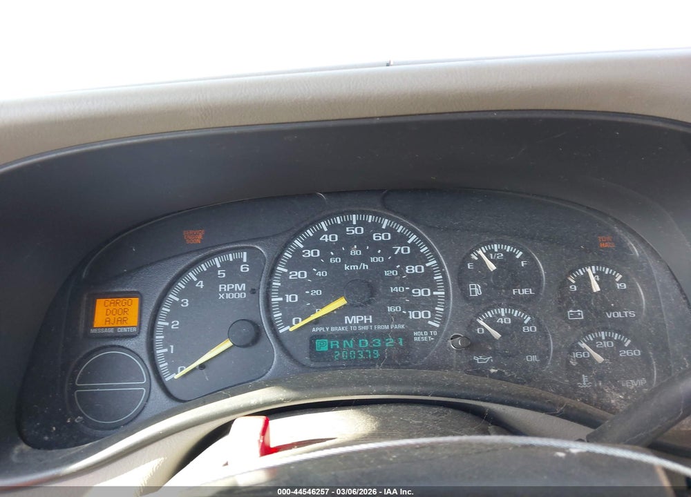 2000 CHEVROLET TAHOE ALL NEW LS VIN: 1GNEK13T7YJ137770