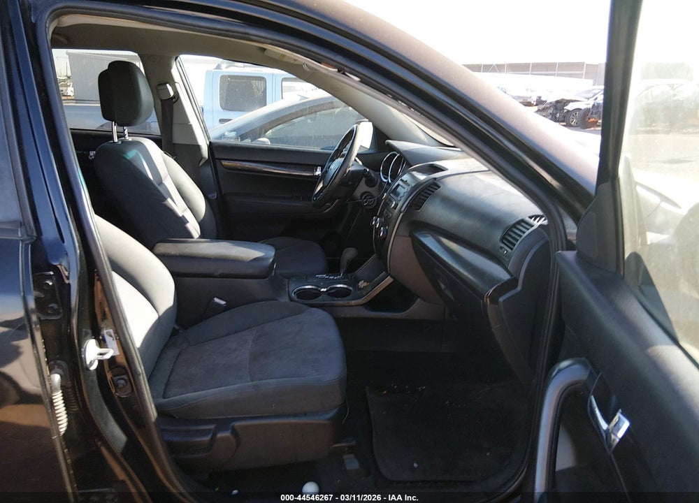 2012 KIA SORENTO LX V6 VIN: 5XYKT4A22CG196609