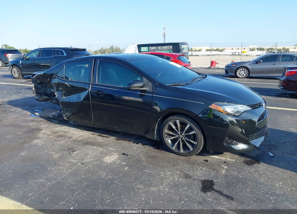 2018 TOYOTA COROLLA LE VIN: 5YFBURHE0JP770885