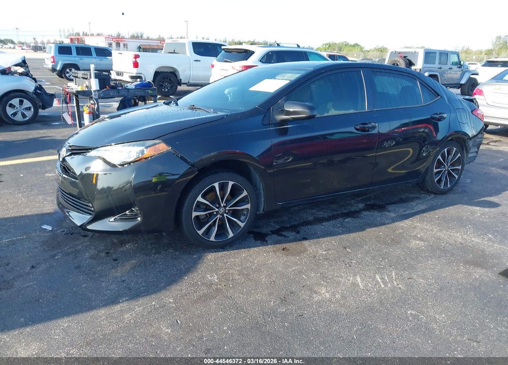 2018 TOYOTA COROLLA LE VIN: 5YFBURHE0JP770885