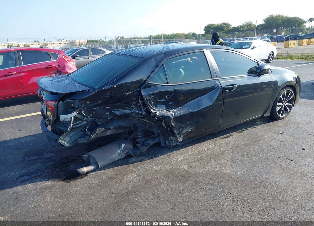 2018 TOYOTA COROLLA LE VIN: 5YFBURHE0JP770885