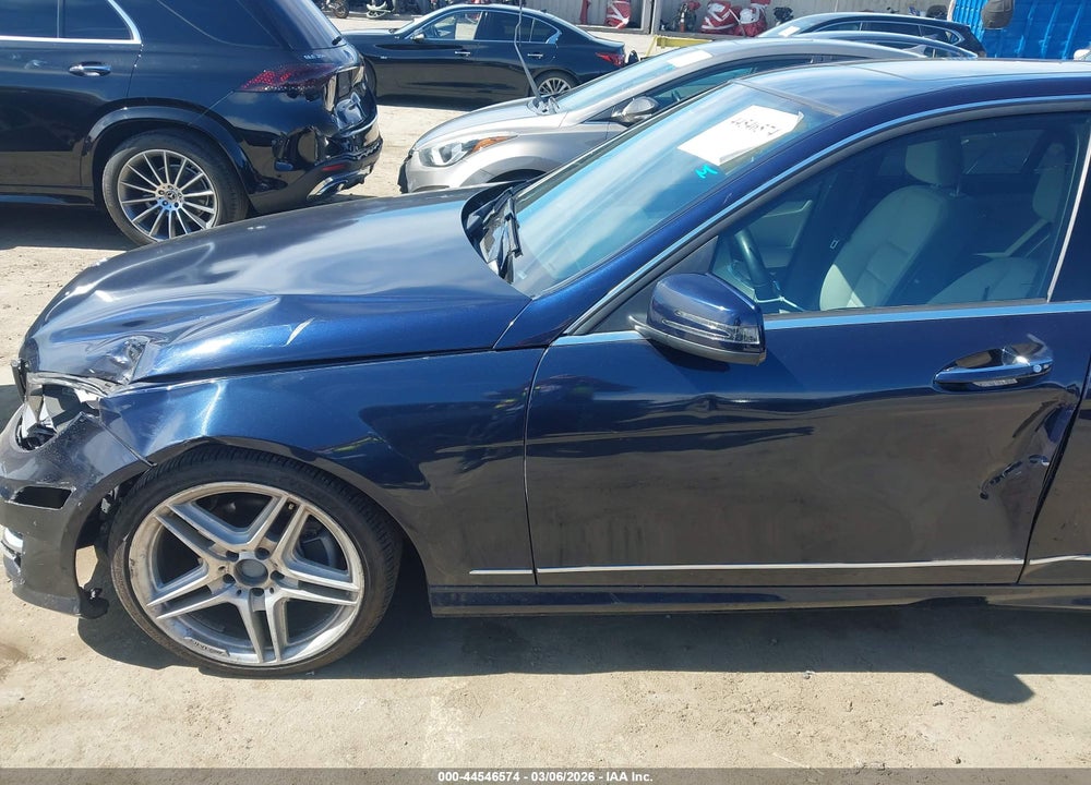 2013 MERCEDES-BENZ C 250 SPORT VIN: WDDGF4HB6DR275065