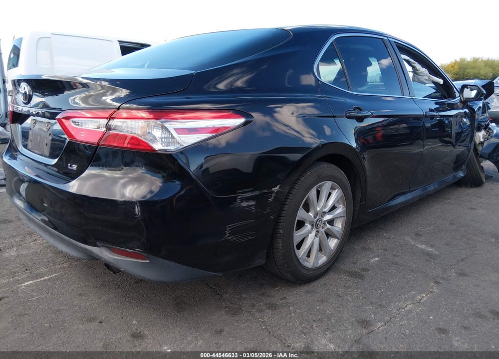2018 TOYOTA CAMRY LE VIN: 4T1B11HK3JU010268