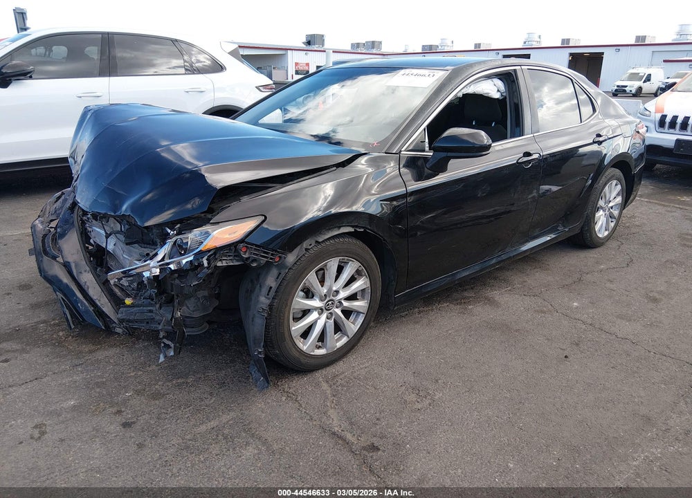 2018 TOYOTA CAMRY LE VIN: 4T1B11HK3JU010268