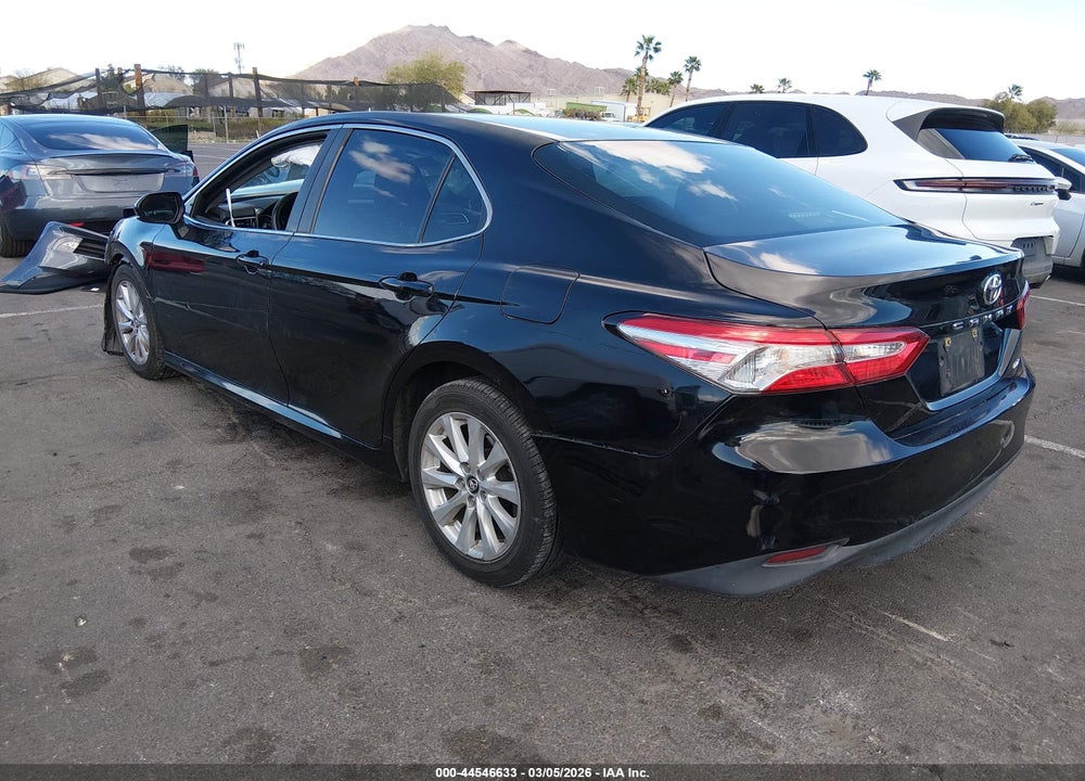 2018 TOYOTA CAMRY LE VIN: 4T1B11HK3JU010268