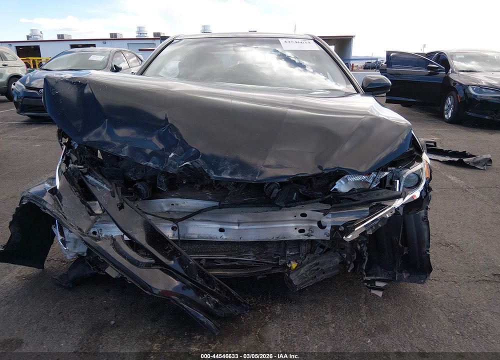 2018 TOYOTA CAMRY LE VIN: 4T1B11HK3JU010268
