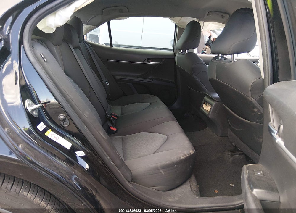 2018 TOYOTA CAMRY LE VIN: 4T1B11HK3JU010268