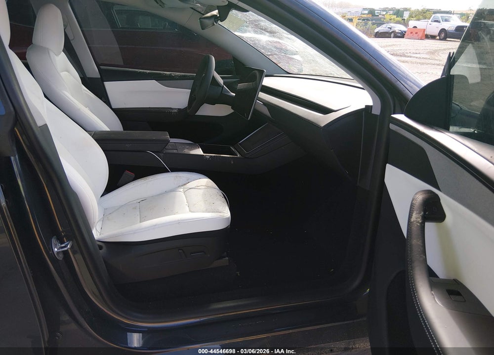 2026 TESLA MODEL Y PREMIUM REAR-WHEEL DRIVE/STANDARD REAR-WHEEL DRIVE VIN: 7SAYGDEDXTA589338