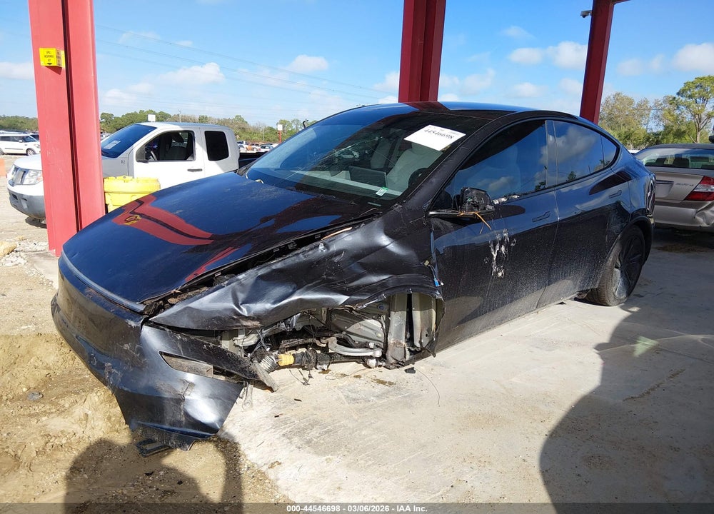 2026 TESLA MODEL Y PREMIUM REAR-WHEEL DRIVE/STANDARD REAR-WHEEL DRIVE VIN: 7SAYGDEDXTA589338