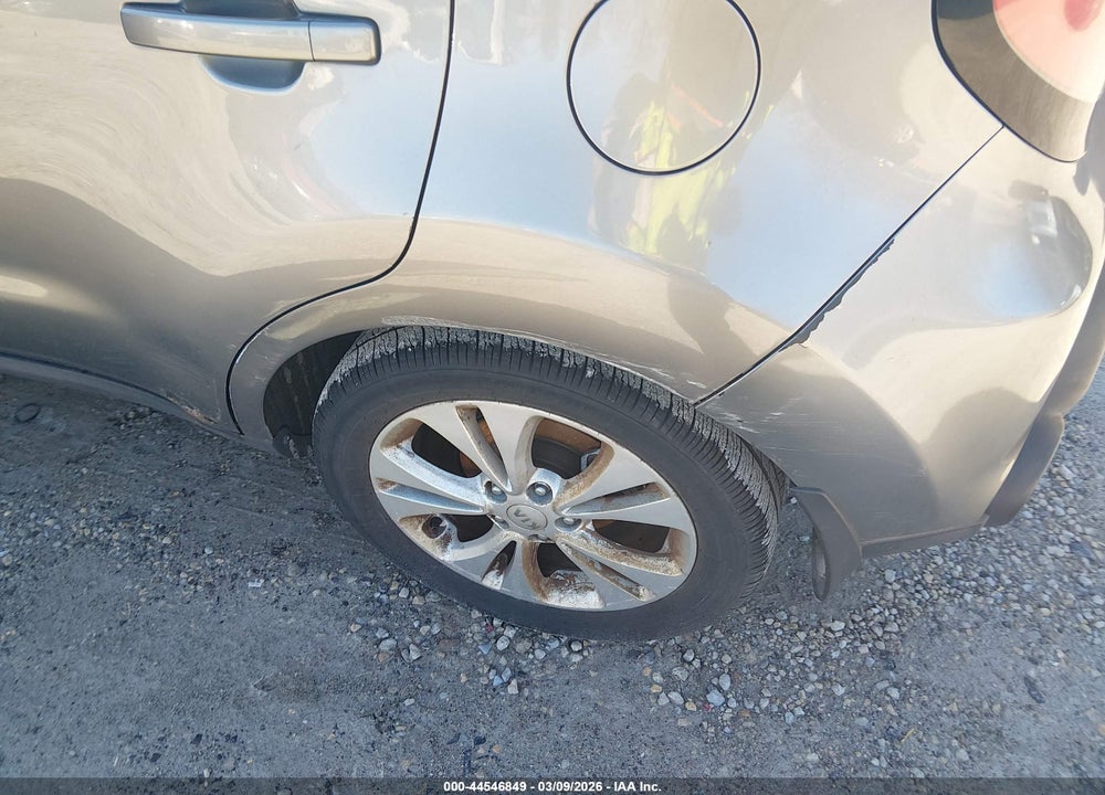 2015 KIA SOUL + VIN: KNDJP3A53F7115400