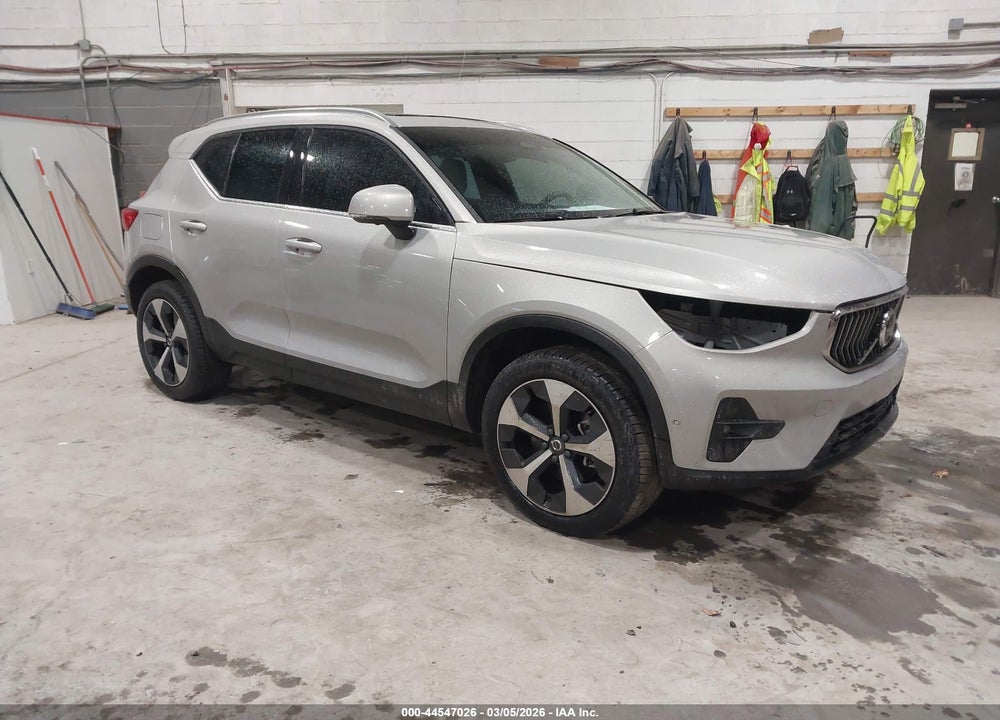 2025 VOLVO XC40 B5 PLUS BRIGHT THEME VIN: YV4L12UE1S2590547