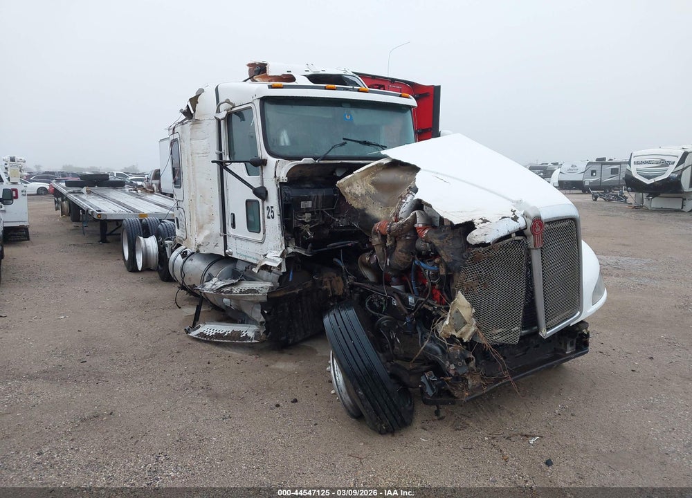 2013 KENWORTH CONSTRUCTION T660 VIN: 1XKAD49X9DR365427