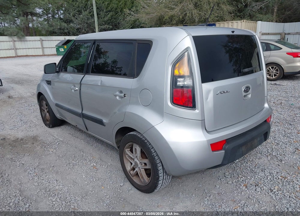 2011 KIA SOUL + VIN: KNDJT2A26B7707637