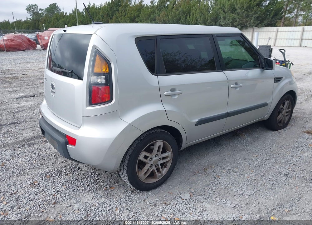 2011 KIA SOUL + VIN: KNDJT2A26B7707637