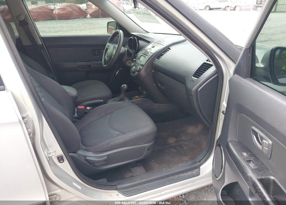 2011 KIA SOUL + VIN: KNDJT2A26B7707637