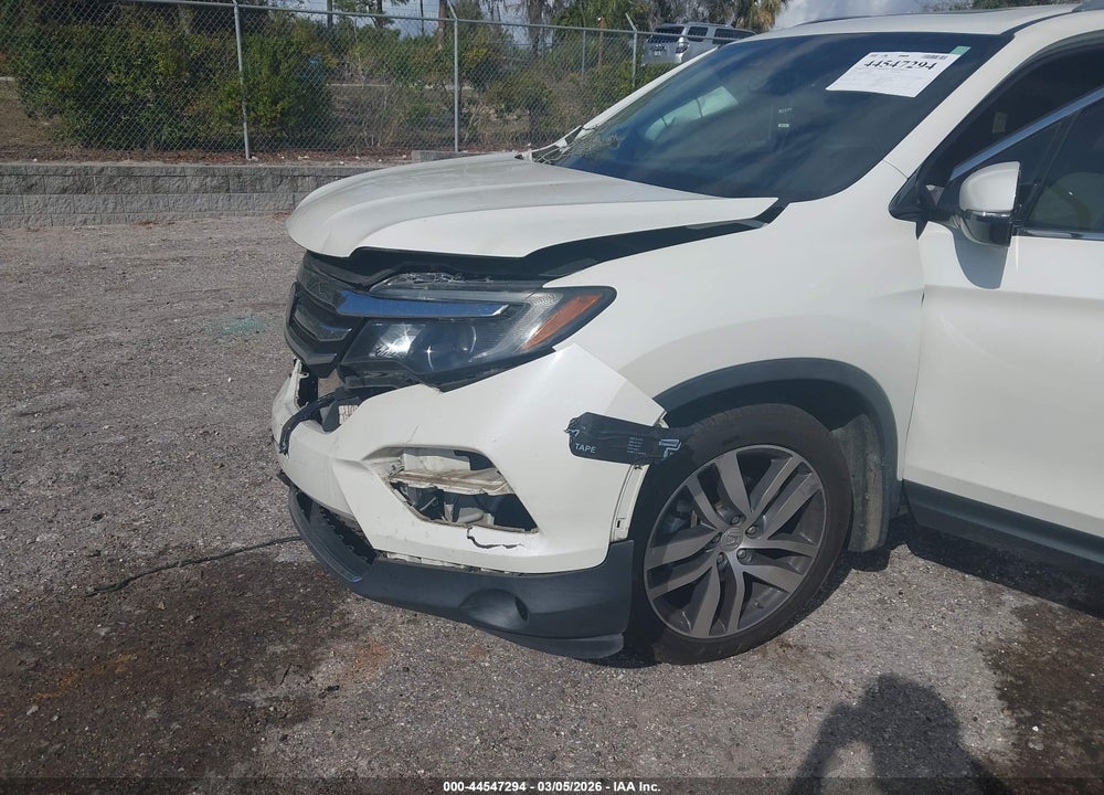2018 HONDA PILOT TOURING VIN: 5FNYF5H90JB007695