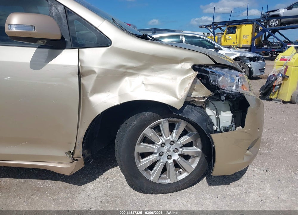 2014 TOYOTA SIENNA LIMITED V6 7 PASSENGER VIN: 5TDYK3DC8ES447084