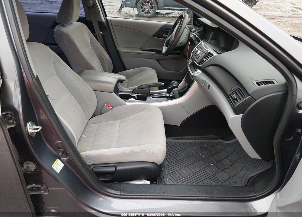 2013 HONDA ACCORD EX VIN: 1HGCR2F73DA066739
