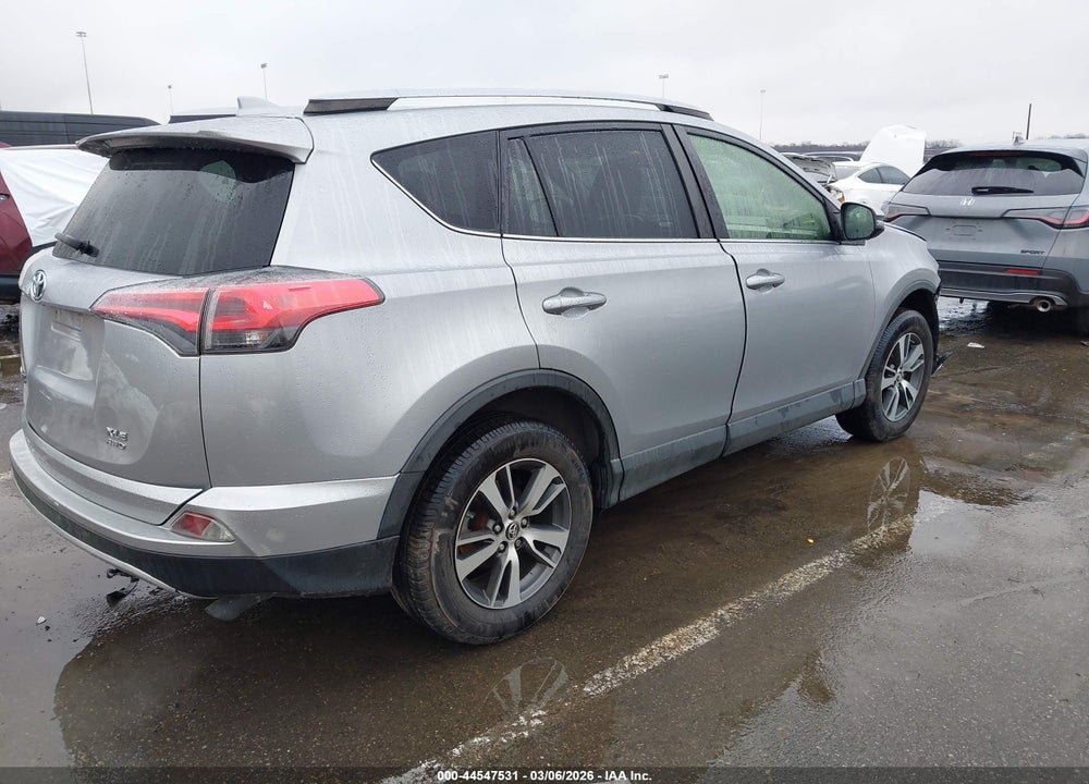 2018 TOYOTA RAV4 XLE VIN: JTMRFREV6JJ198805