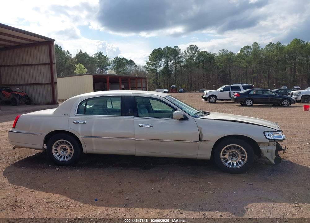 2000 LINCOLN TOWN CAR CARTIER VIN: 1LNHM83W1YY903885