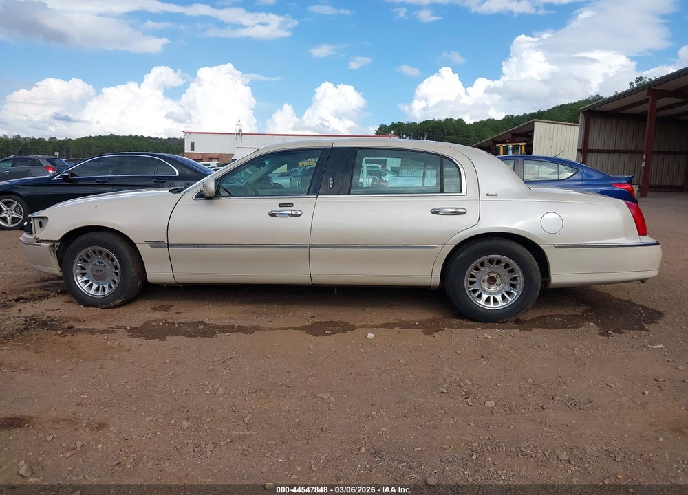 2000 LINCOLN TOWN CAR CARTIER VIN: 1LNHM83W1YY903885