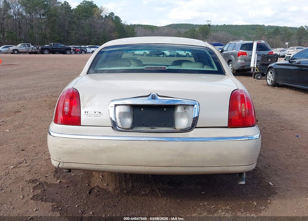 2000 LINCOLN TOWN CAR CARTIER VIN: 1LNHM83W1YY903885