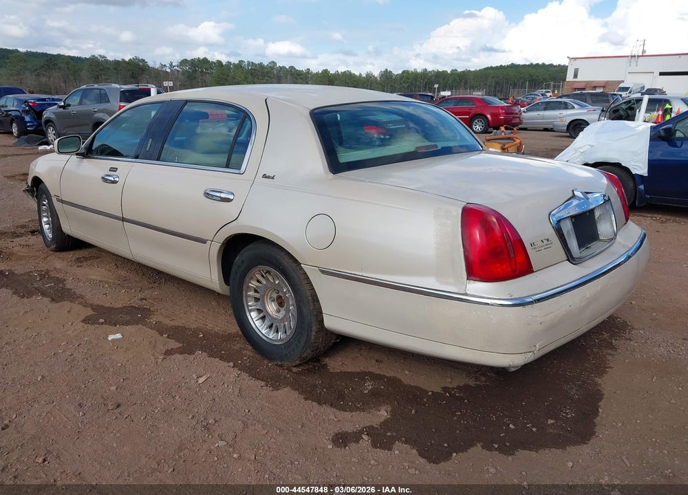 2000 LINCOLN TOWN CAR CARTIER VIN: 1LNHM83W1YY903885