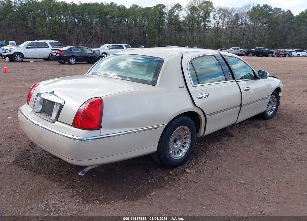 2000 LINCOLN TOWN CAR CARTIER VIN: 1LNHM83W1YY903885