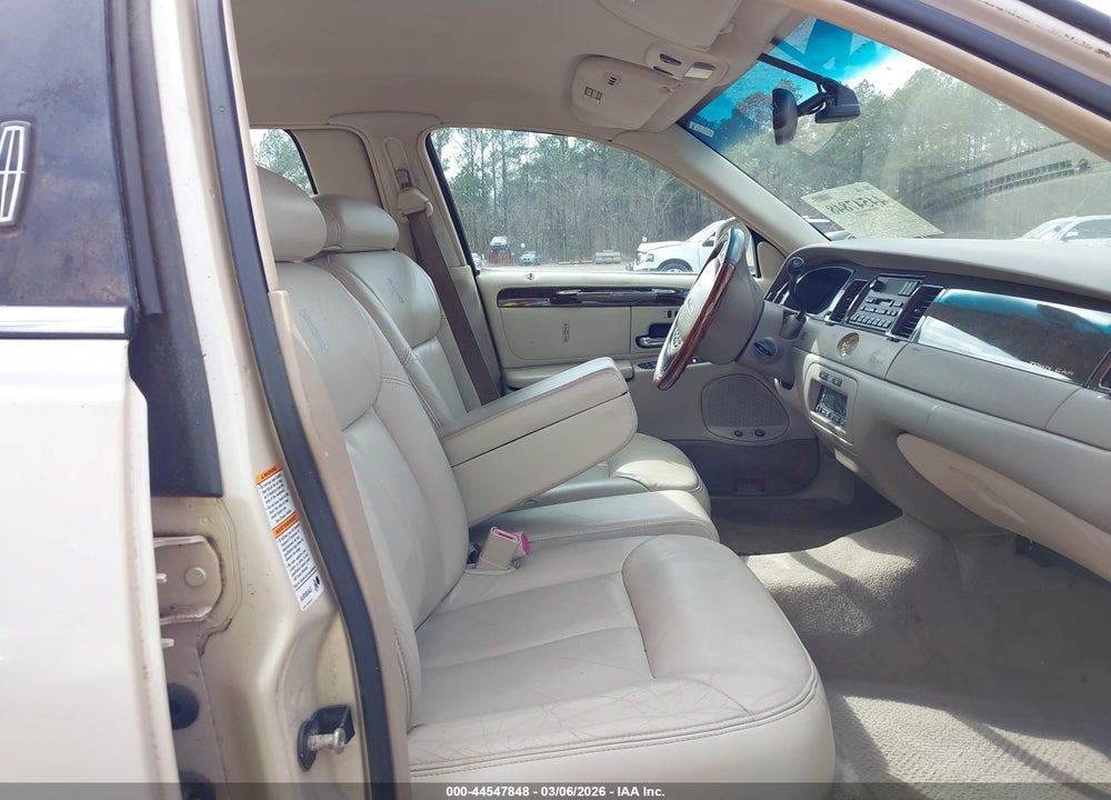 2000 LINCOLN TOWN CAR CARTIER VIN: 1LNHM83W1YY903885