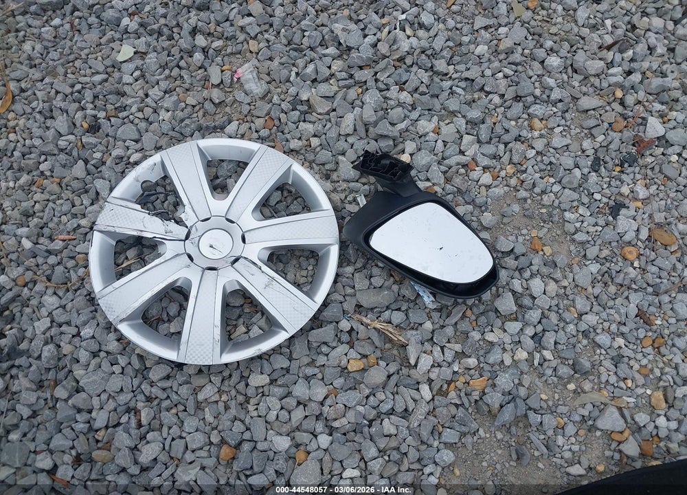 2015 TOYOTA YARIS L VIN: VNKKTUD38FA036802