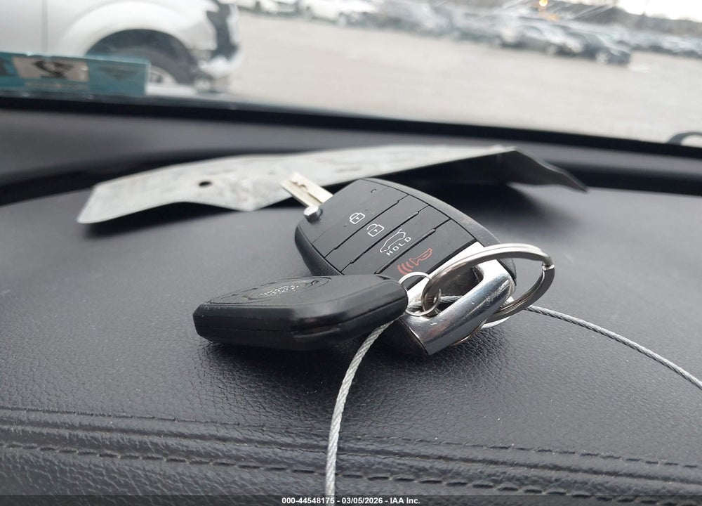 2016 KIA SORENTO 3.3L LX VIN: 5XYPGDA53GG107463