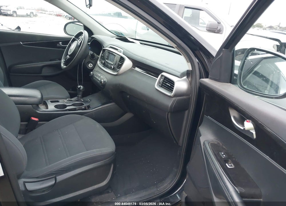 2016 KIA SORENTO 3.3L LX VIN: 5XYPGDA53GG107463