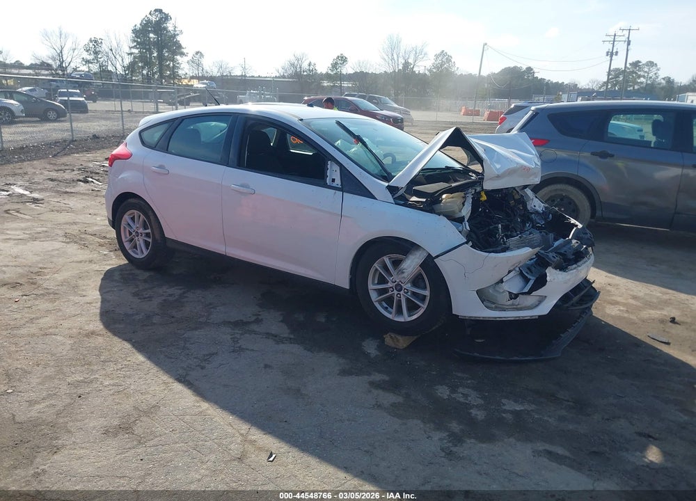 2015 FORD FOCUS SE VIN: 1FADP3K26FL204215
