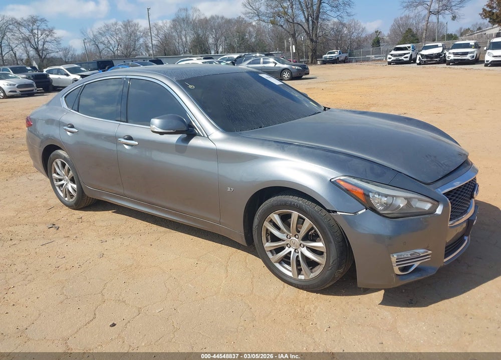 2018 INFINITI Q70 3.7 LUXE VIN: JN1BY1AR1JM220250
