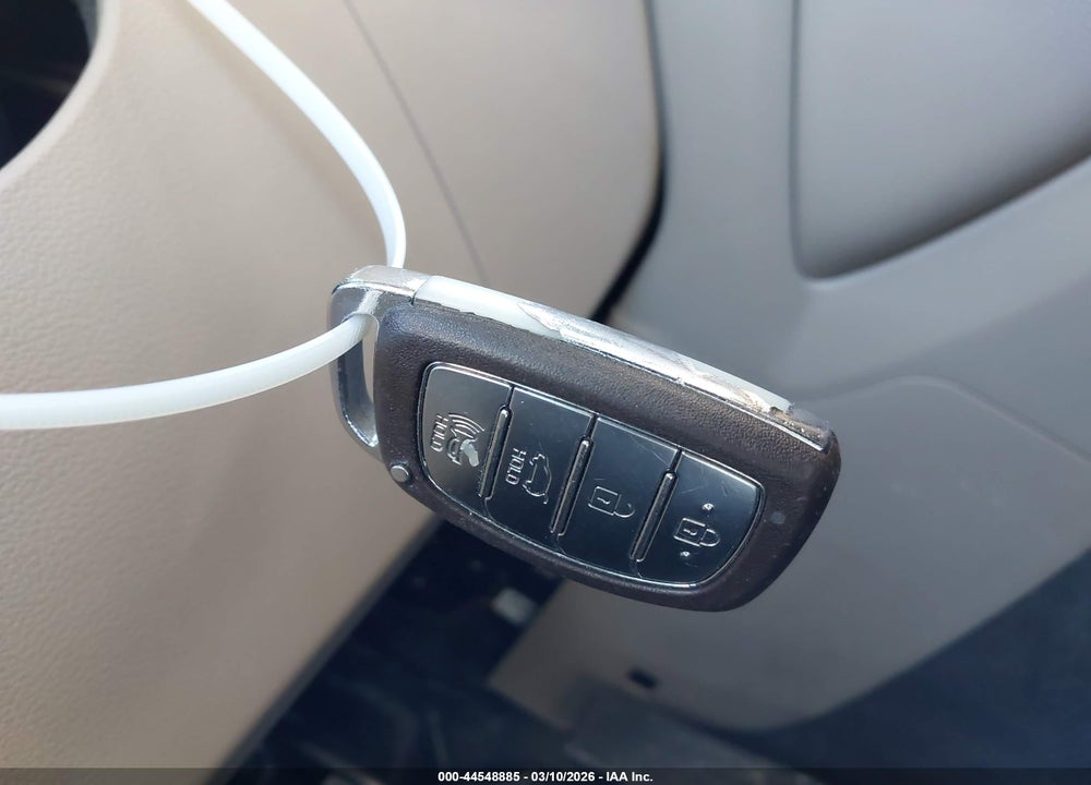 2016 HYUNDAI TUCSON SPORT VIN: KM8J33A21GU076080