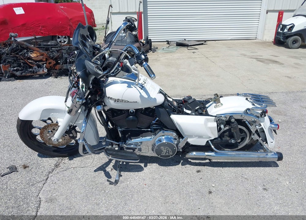 2011 HARLEY-DAVIDSON FLHX VIN: 1HD1KB41XBB615884