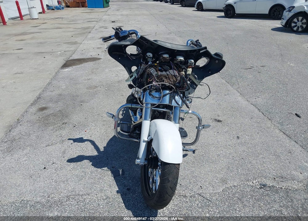 2011 HARLEY-DAVIDSON FLHX VIN: 1HD1KB41XBB615884