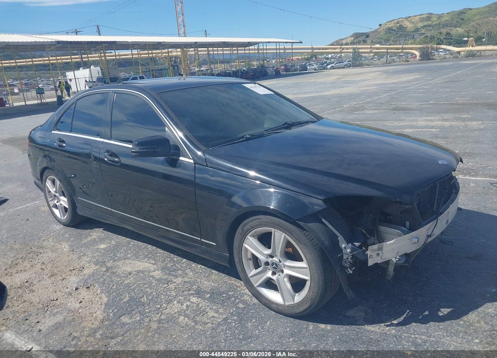 2011 MERCEDES-BENZ C 300 LUXURY/SPORT VIN: WDDGF5EB4BF657300