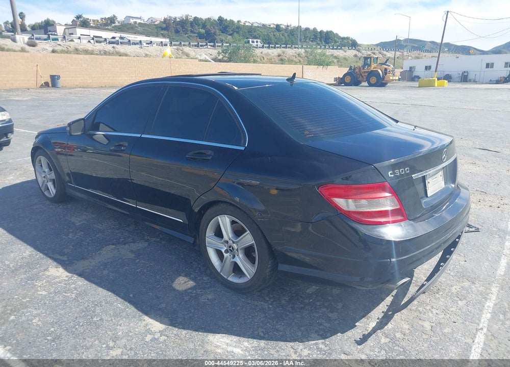 2011 MERCEDES-BENZ C 300 LUXURY/SPORT VIN: WDDGF5EB4BF657300