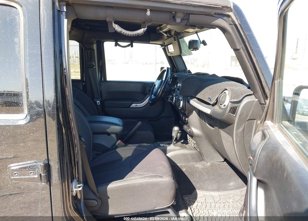 2013 JEEP WRANGLER UNLIMITED SAHARA VIN: 1C4HJWEG8DL696801