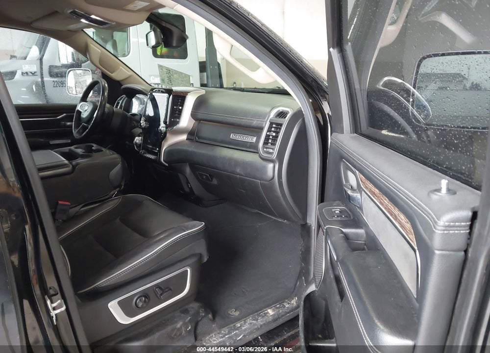 2019 RAM 1500 LAIE  4X4 6'4 BOX VIN: 1C6SRFDT8KN756744