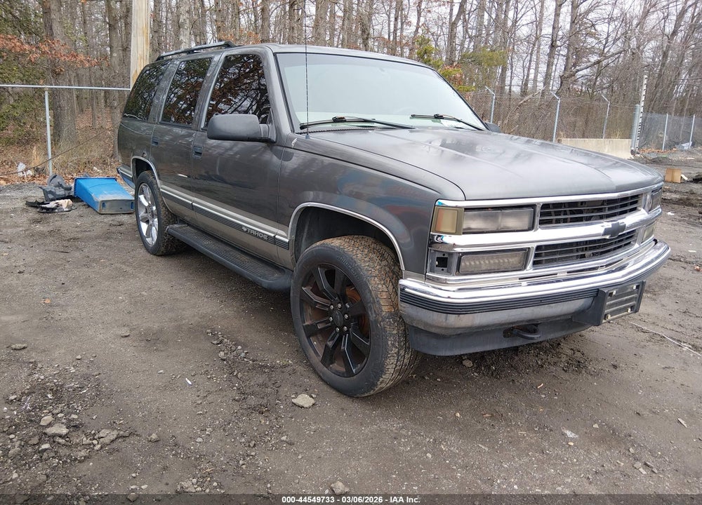 1999 CHEVROLET TAHOE LS VIN: 1GNEK13RXXJ521335