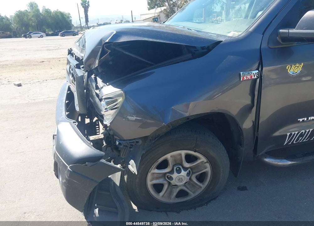 2011 TOYOTA TUNDRA GRADE 5.7L V8 VIN: 5TFRY5F17BX100460
