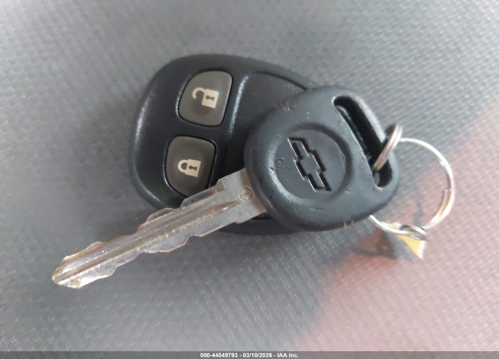 2013 CHEVROLET TRAVERSE LS VIN: 1GNKVFKD8DJ113229