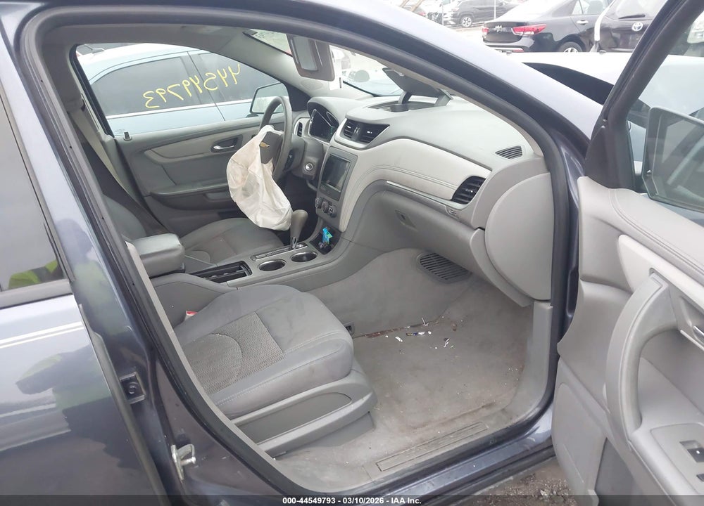 2013 CHEVROLET TRAVERSE LS VIN: 1GNKVFKD8DJ113229